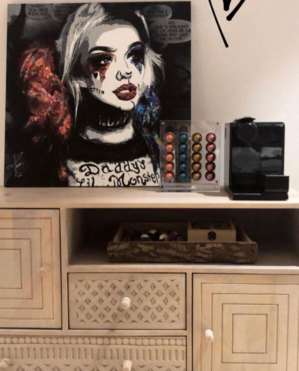 Harleen Quinzel is immune to toxins and the Joker’s venom, she is depicted in this Mad Love painting by Kristel Bechara. Worlwide Delivery!