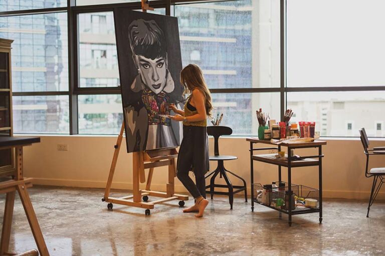Kristel Bechara shares 3 things that helped her become a successful art entrepreneur but have also helped her evolve in her art journey..
